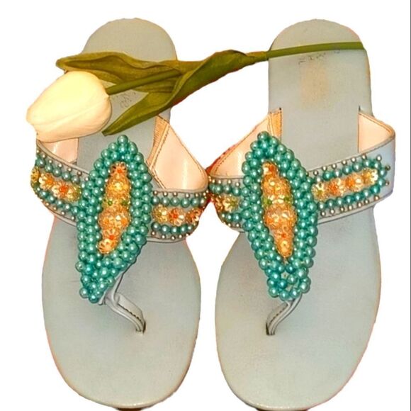 🌈‎ Beautiful Vintage Sandals - Picture 1 of 7